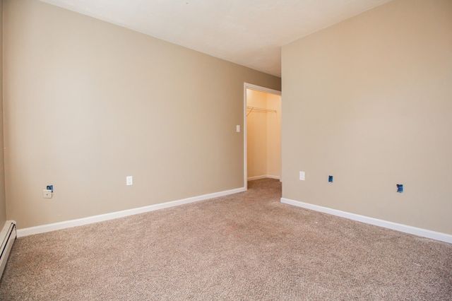 126 Sears Island Dr, Worcester, MA 01606