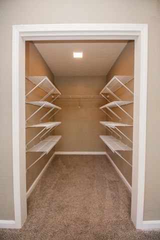 126 Sears Island Dr, Worcester, MA 01606