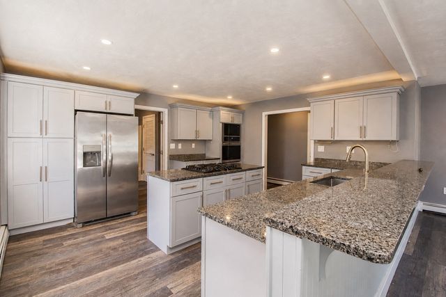 126 Sears Island Dr, Worcester, MA 01606