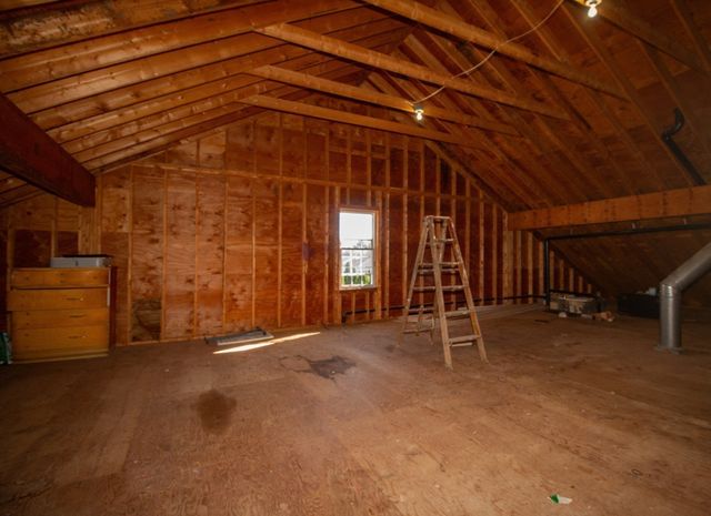 126 Sears Island Dr, Worcester, MA 01606