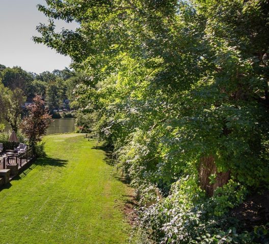126 Sears Island Dr, Worcester, MA 01606