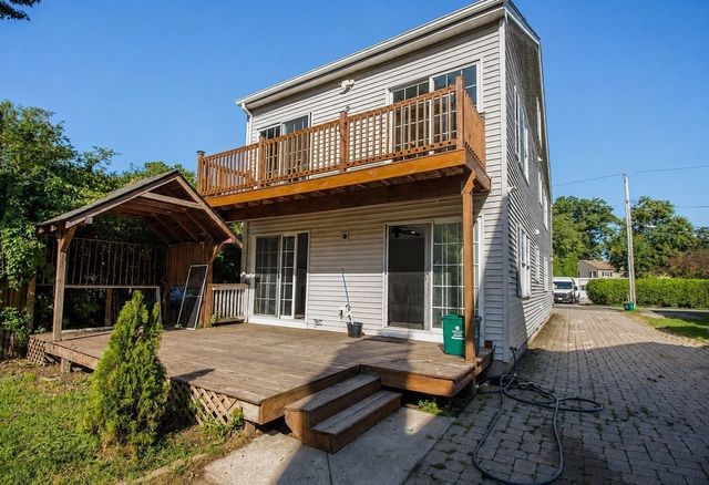 126 Sears Island Dr, Worcester, MA 01606