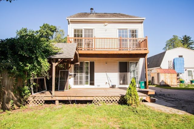 126 Sears Island Dr, Worcester, MA 01606