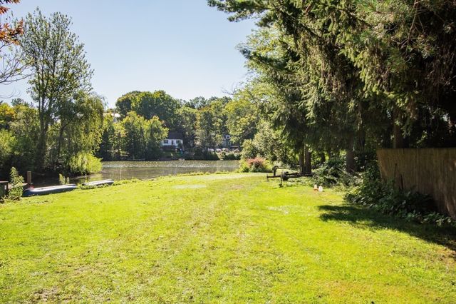 126 Sears Island Dr, Worcester, MA 01606