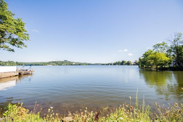 126 Sears Island Dr, Worcester, MA 01606