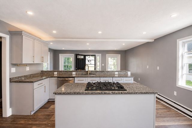 126 Sears Island Dr, Worcester, MA 01606