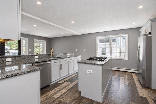 126 Sears Island Dr, Worcester, MA 01606