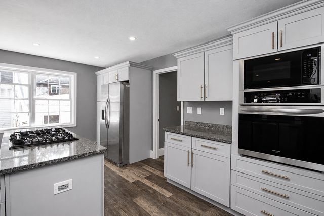 126 Sears Island Dr, Worcester, MA 01606