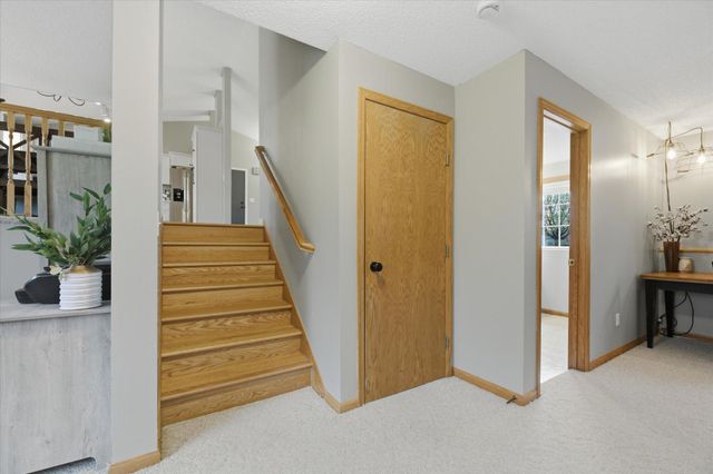 414 Maple Knoll Way NW, Saint Michael, MN 55376
