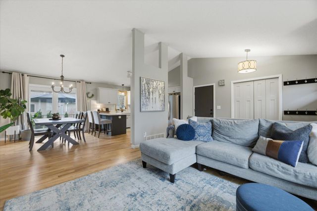 414 Maple Knoll Way NW, Saint Michael, MN 55376