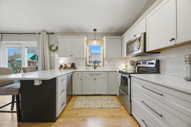 414 Maple Knoll Way NW, Saint Michael, MN 55376