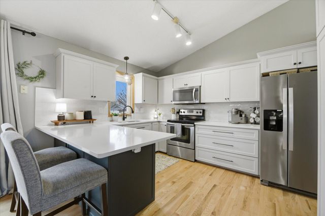 414 Maple Knoll Way NW, Saint Michael, MN 55376