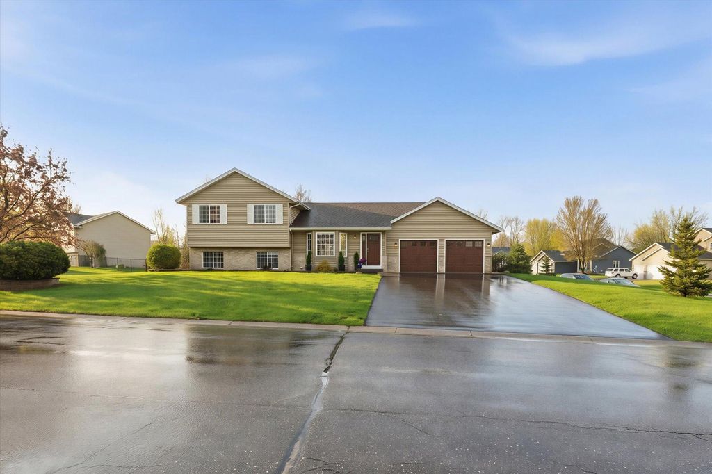 414 Maple Knoll Way NW, Saint Michael, MN 55376
