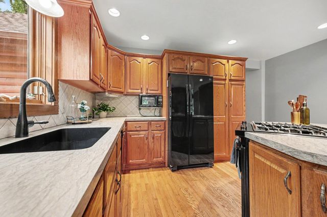 655 Auburn Trail SE, Ada, MI 49301