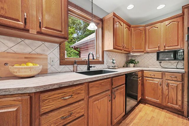 655 Auburn Trail SE, Ada, MI 49301