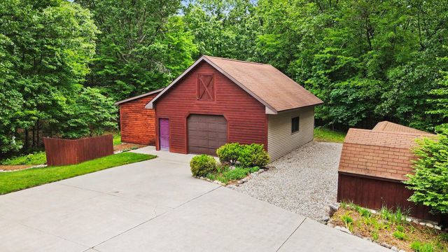 655 Auburn Trail SE, Ada, MI 49301