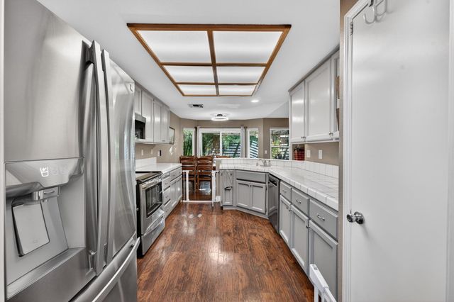 1379 Zephyr Dr, Yuba City, CA 95991