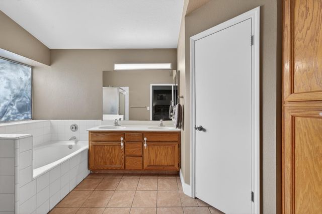 1379 Zephyr Dr, Yuba City, CA 95991