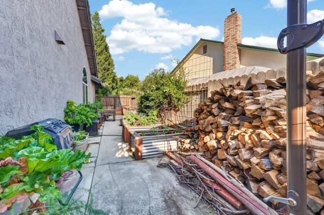 1379 Zephyr Dr, Yuba City, CA 95991