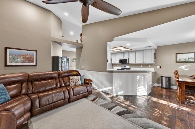 1379 Zephyr Dr, Yuba City, CA 95991