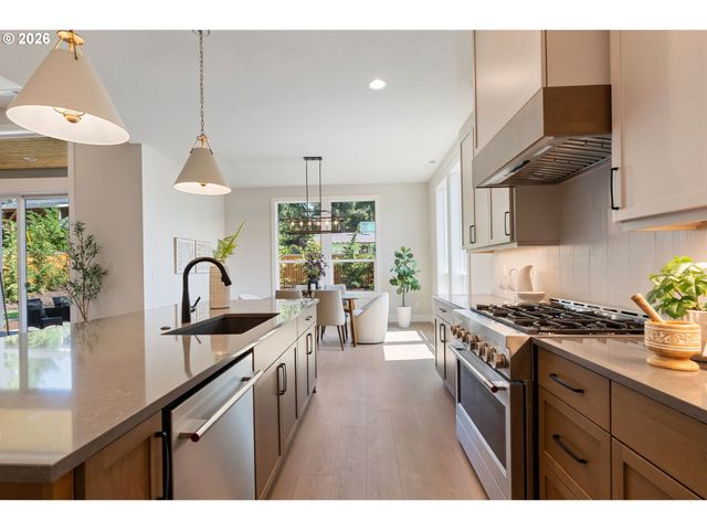 9244 Sw 74TH Ave, Portland, OR 97223