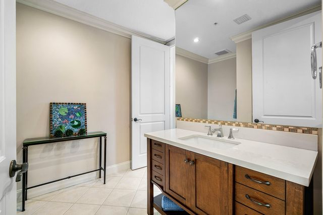 200 NE 2nd Avenue 302, Delray Beach, FL 33444