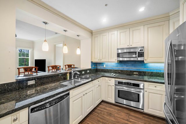 200 NE 2nd Avenue 302, Delray Beach, FL 33444