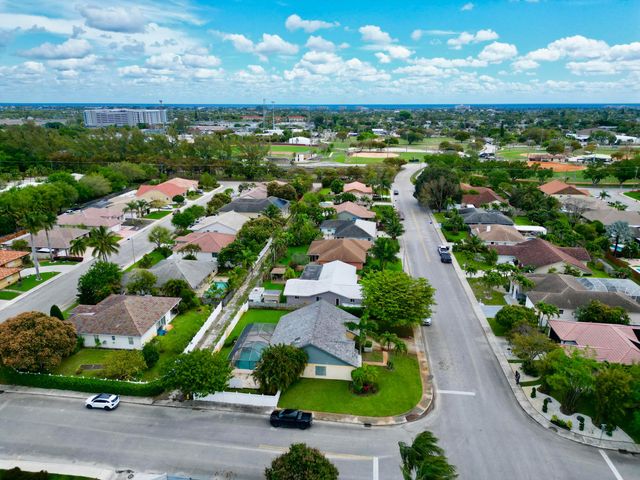 1740 22nd Avenue N, Lake Worth Beach, FL 33460