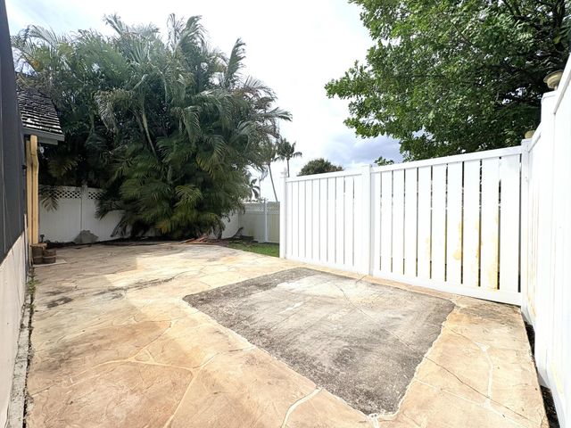1740 22nd Avenue N, Lake Worth Beach, FL 33460