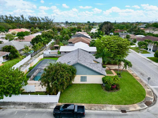 1740 22nd Avenue N, Lake Worth Beach, FL 33460
