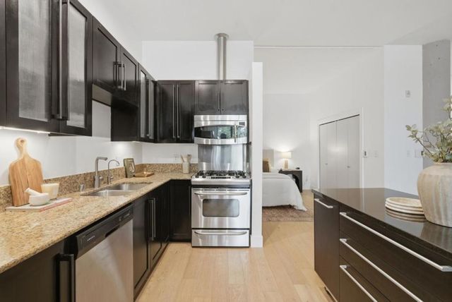 1001 46th Street 212, Emeryville, CA 94608