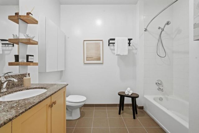1001 46th Street 212, Emeryville, CA 94608