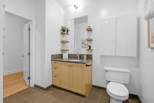1001 46th Street 212, Emeryville, CA 94608