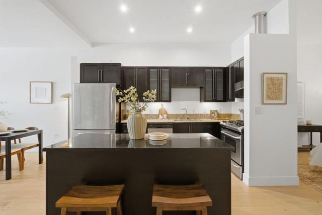 1001 46th Street 212, Emeryville, CA 94608