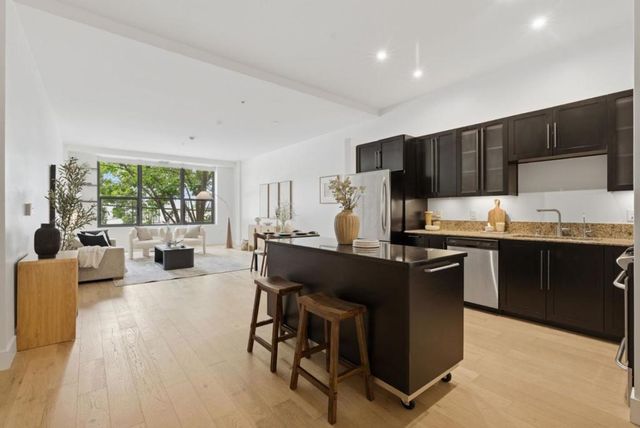 1001 46th Street 212, Emeryville, CA 94608