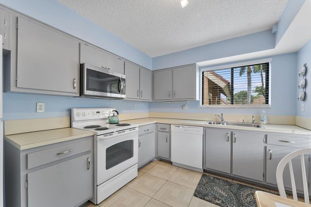11234 Green Lake Drive 201, Boynton Beach, FL 33437