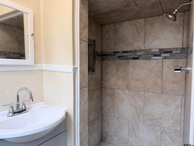 715 N Englewood, Tyler, TX 75704