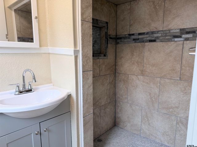 715 N Englewood, Tyler, TX 75704