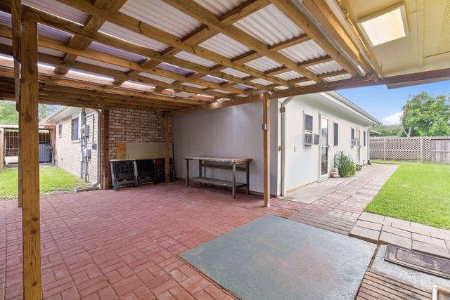 8407 Bandridge Road, La Porte, TX 77571