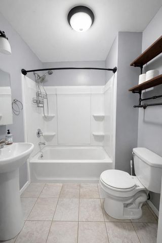 1330 E Main Street, Kalamazoo City, MI 49048