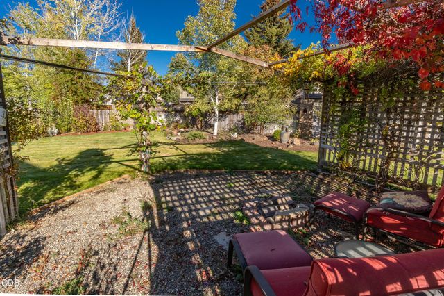 61364 Elkhorn Street, Bend, OR 97702