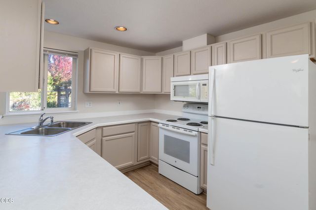 61364 Elkhorn Street, Bend, OR 97702
