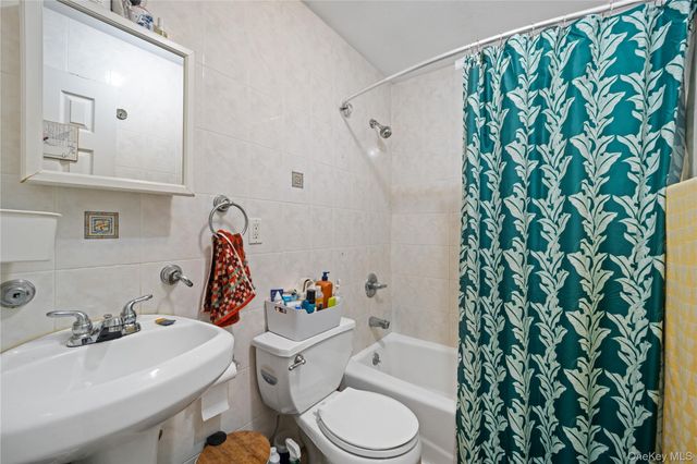 46-15 30th Road, Astoria, NY 11103