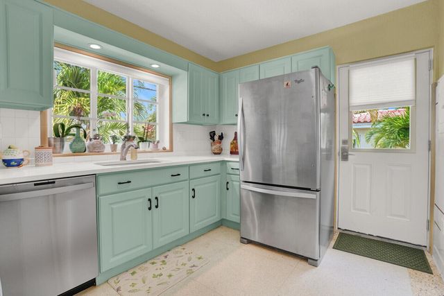 417 N 12th Avenue N, Lake Worth, FL 33460