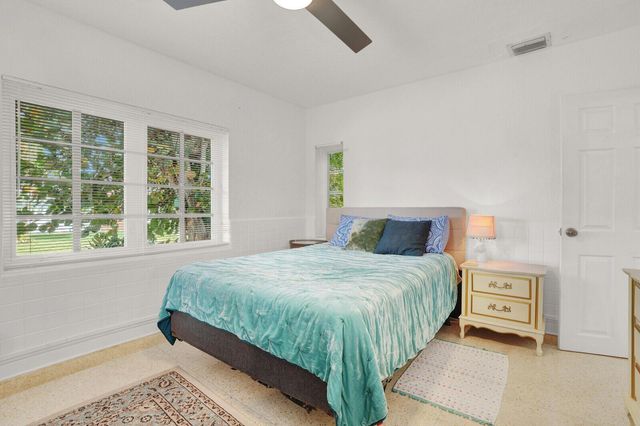 417 N 12th Avenue N, Lake Worth, FL 33460