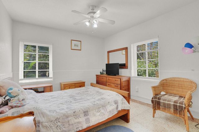 417 N 12th Avenue N, Lake Worth, FL 33460