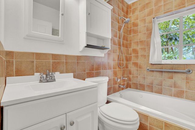 417 N 12th Avenue N, Lake Worth, FL 33460