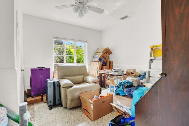 417 N 12th Avenue N, Lake Worth, FL 33460