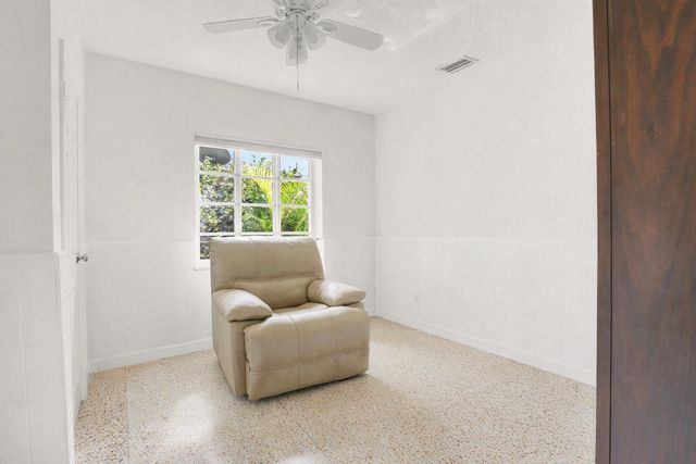 417 N 12th Avenue N, Lake Worth, FL 33460