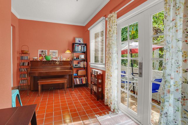 417 N 12th Avenue N, Lake Worth, FL 33460